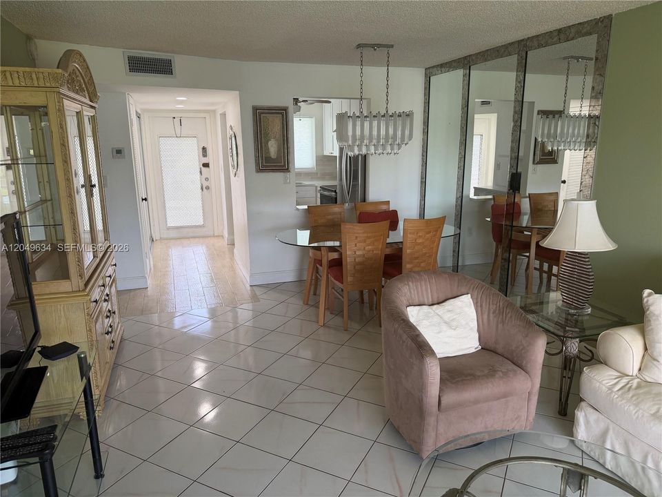 For Rent: $1,699 (2 beds, 2 baths, 850 Square Feet)