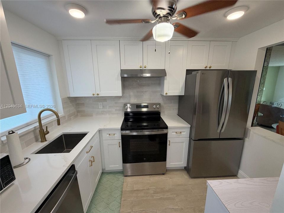For Rent: $1,699 (2 beds, 2 baths, 850 Square Feet)