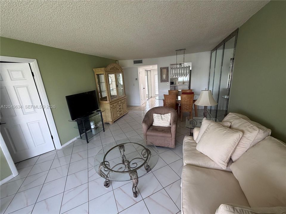 For Rent: $1,699 (2 beds, 2 baths, 850 Square Feet)