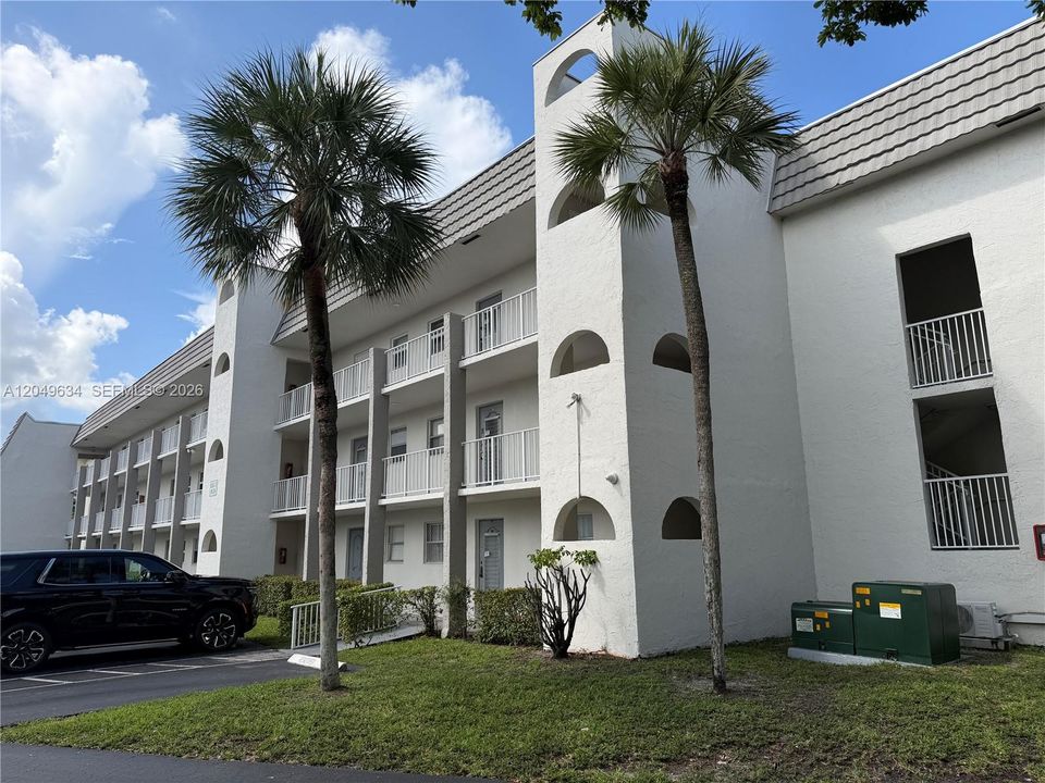 For Rent: $1,699 (2 beds, 2 baths, 850 Square Feet)