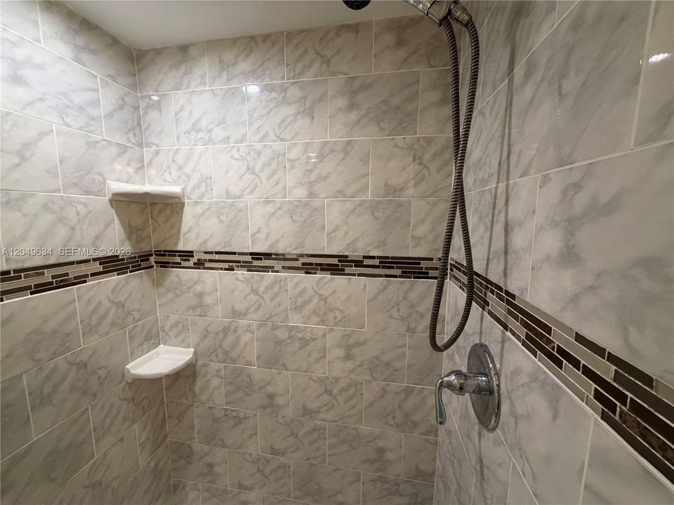 For Rent: $1,699 (2 beds, 2 baths, 850 Square Feet)