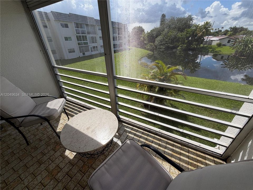 For Rent: $1,699 (2 beds, 2 baths, 850 Square Feet)