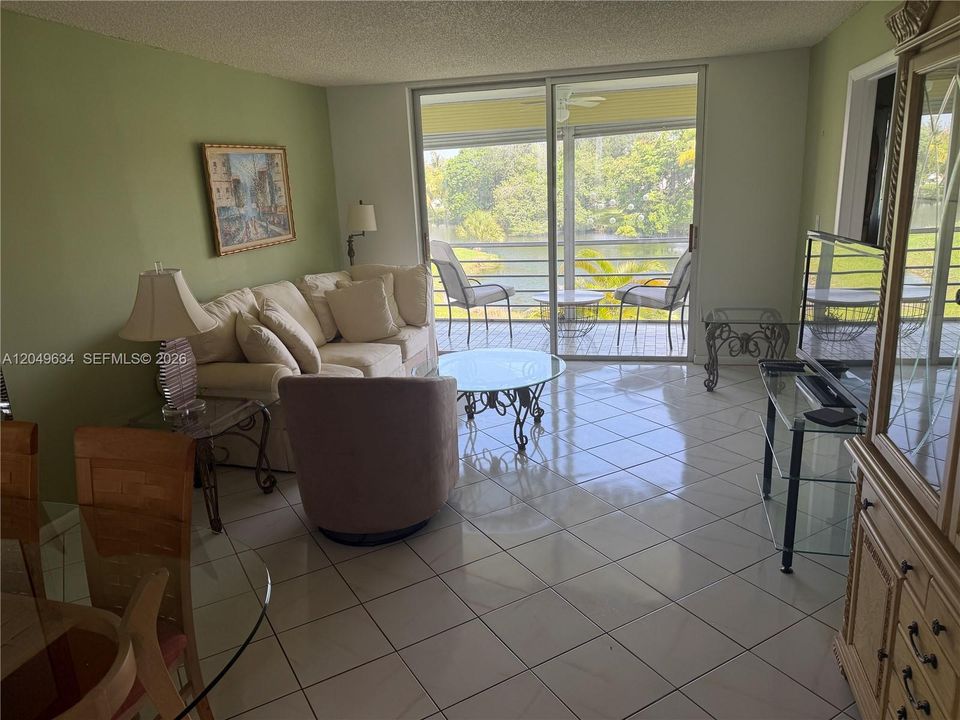 For Rent: $1,699 (2 beds, 2 baths, 850 Square Feet)