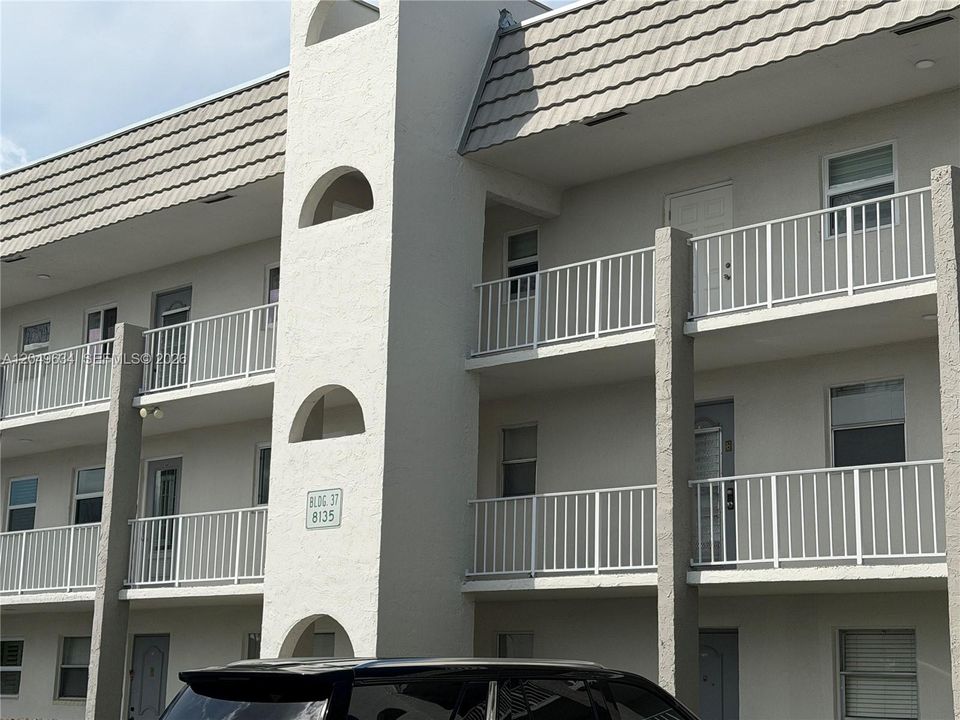 For Rent: $1,699 (2 beds, 2 baths, 850 Square Feet)