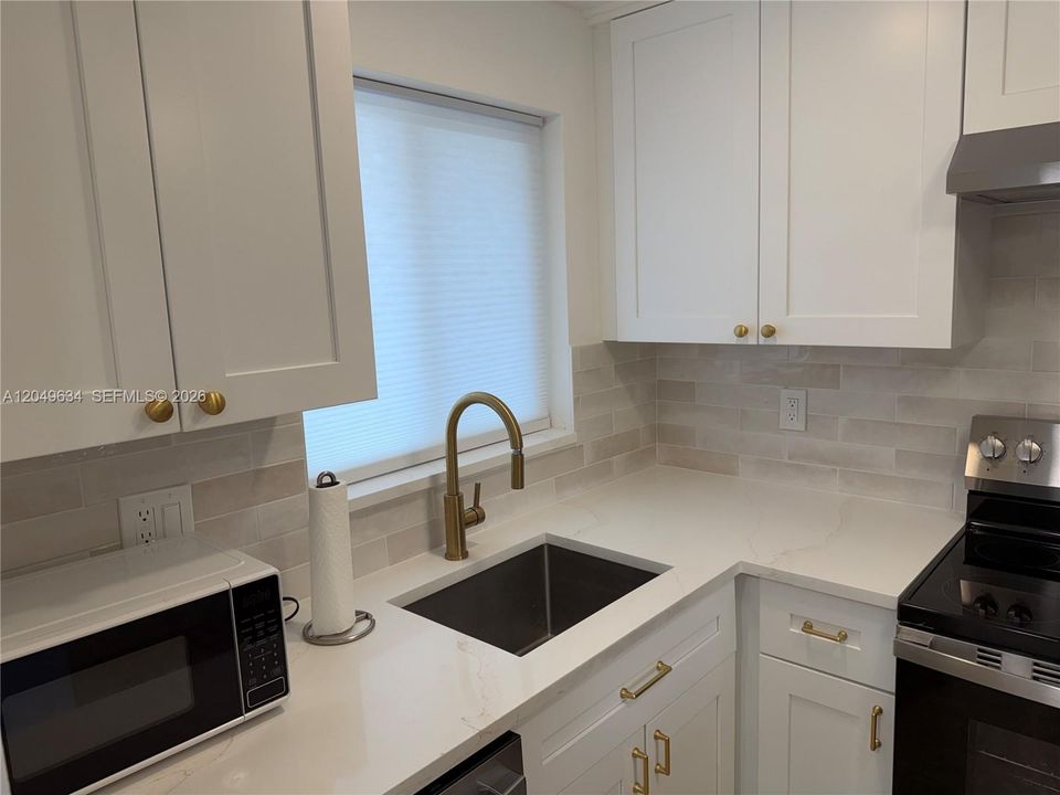 For Rent: $1,699 (2 beds, 2 baths, 850 Square Feet)