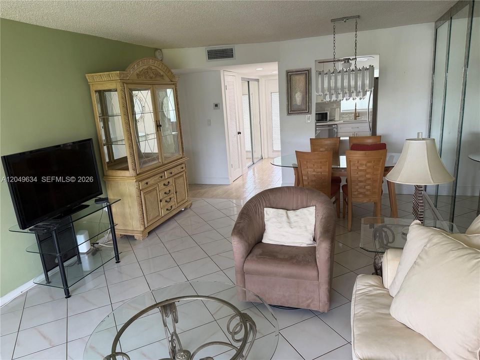 For Rent: $1,699 (2 beds, 2 baths, 850 Square Feet)