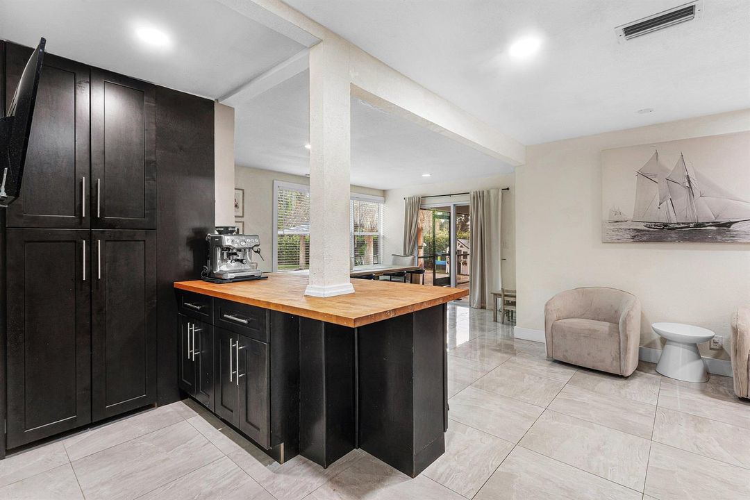 007-711LaurelDrive-WestPalmBeach-FL-3340