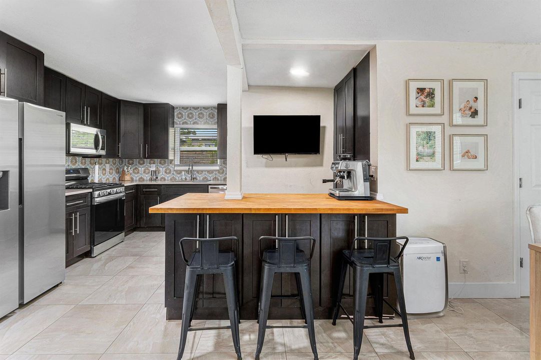 006-711LaurelDrive-WestPalmBeach-FL-3340