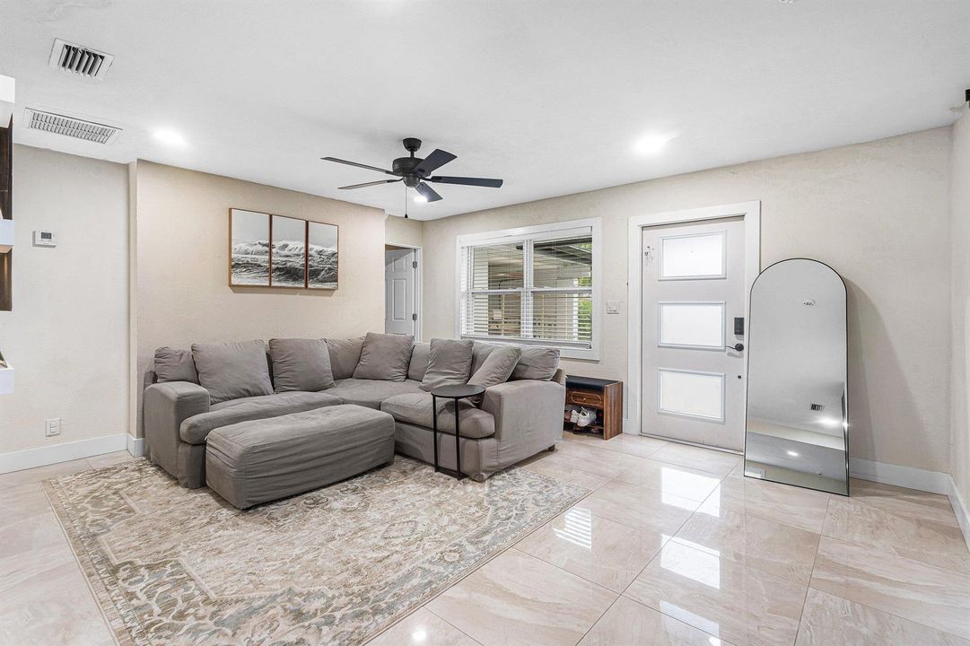 011-711LaurelDrive-WestPalmBeach-FL-3340