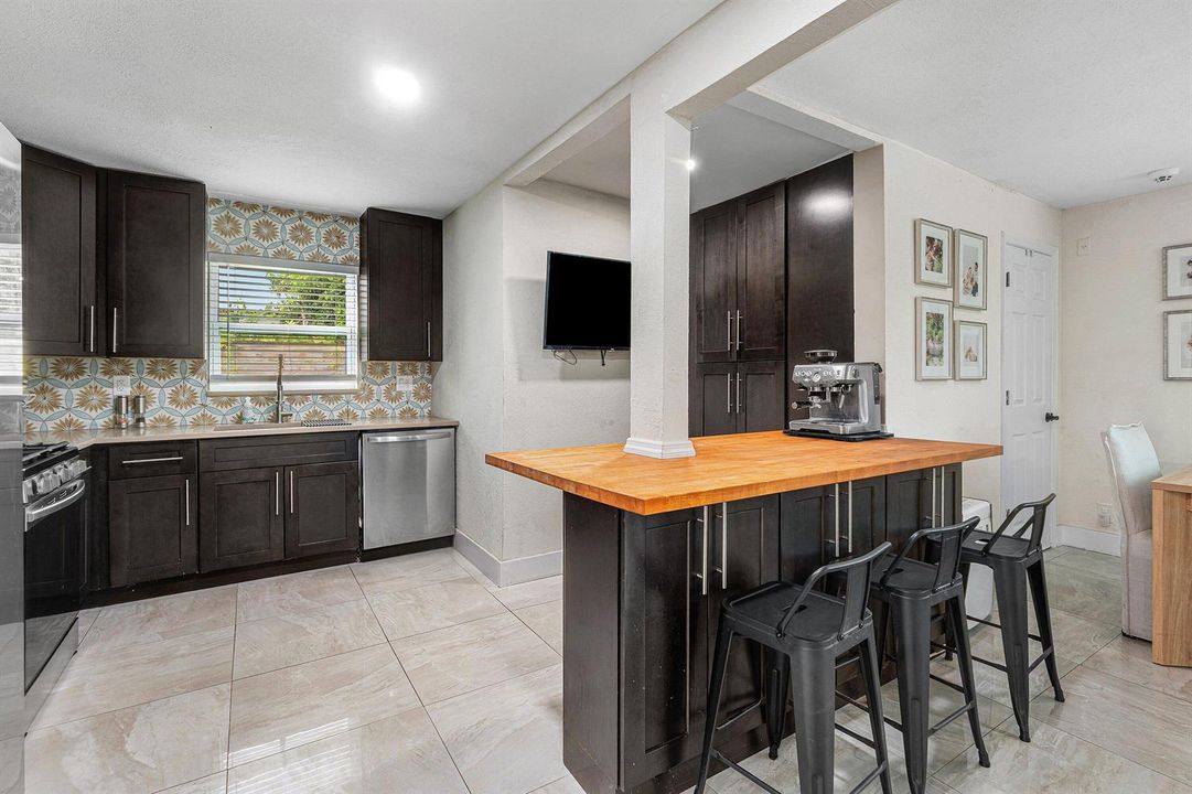 005-711LaurelDrive-WestPalmBeach-FL-3340