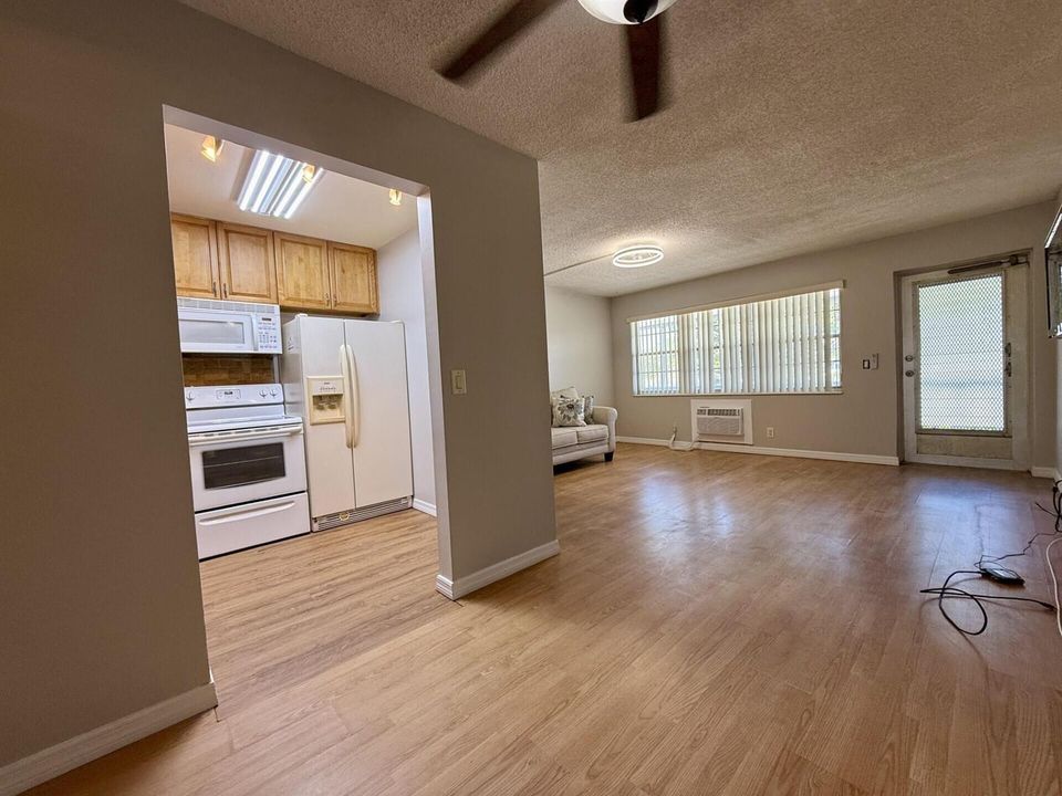 Living Room/Dining Area