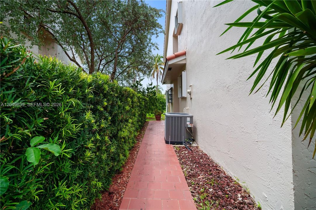 For Rent: $5,300 (3 beds, 3 baths, 1927 Square Feet)