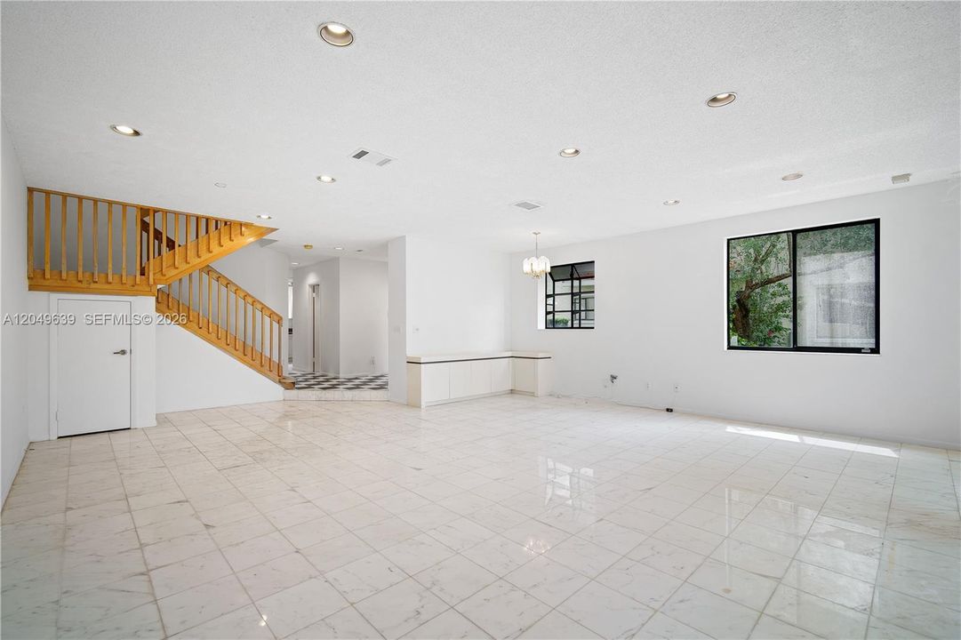 For Rent: $5,300 (3 beds, 3 baths, 1927 Square Feet)
