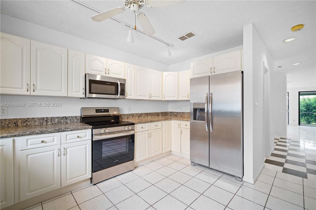 For Rent: $5,300 (3 beds, 3 baths, 1927 Square Feet)