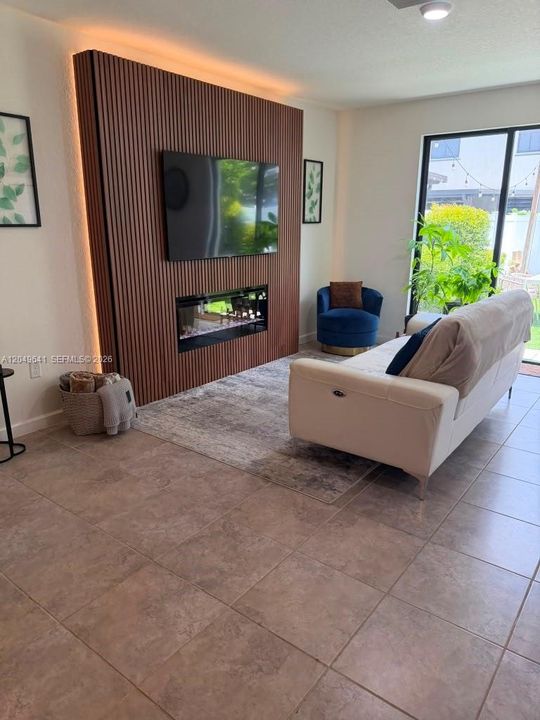 For Rent: $3,650 (4 beds, 2 baths, 1914 Square Feet)
