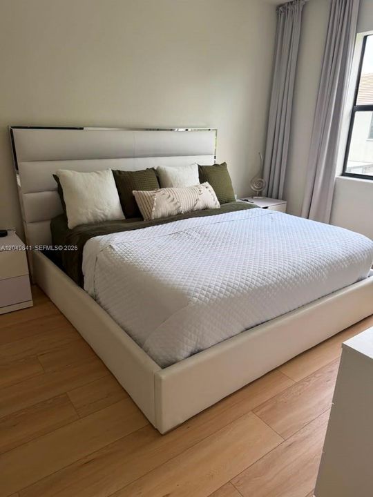 For Rent: $3,650 (4 beds, 2 baths, 1914 Square Feet)