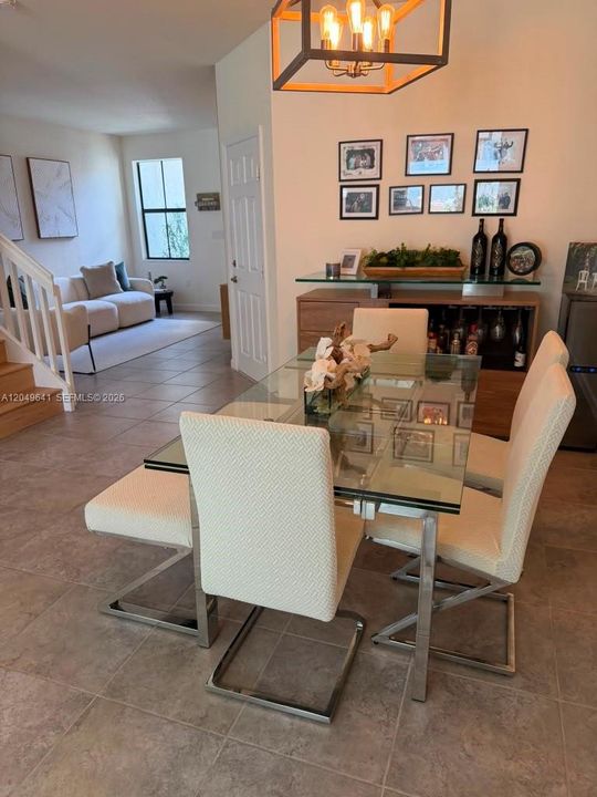 For Rent: $3,650 (4 beds, 2 baths, 1914 Square Feet)