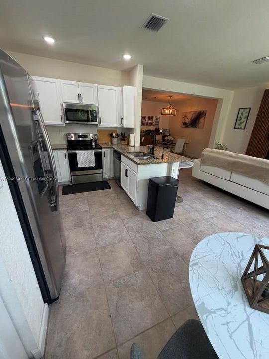 For Rent: $3,650 (4 beds, 2 baths, 1914 Square Feet)