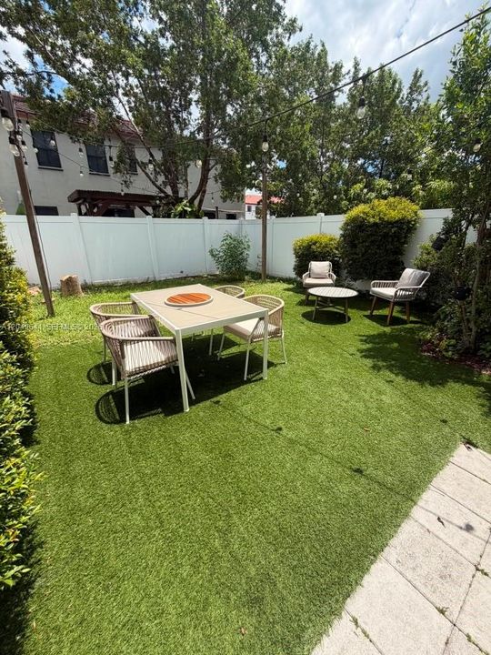 For Rent: $3,650 (4 beds, 2 baths, 1914 Square Feet)