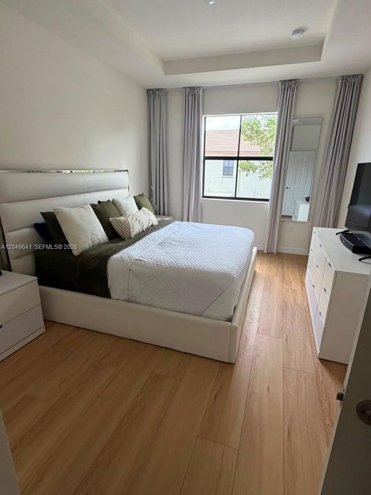 For Rent: $3,650 (4 beds, 2 baths, 1914 Square Feet)