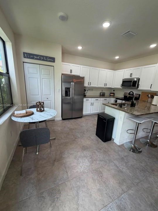 For Rent: $3,650 (4 beds, 2 baths, 1914 Square Feet)