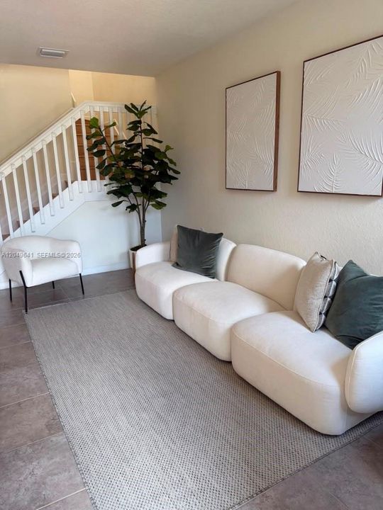 For Rent: $3,650 (4 beds, 2 baths, 1914 Square Feet)