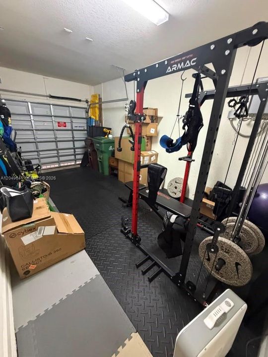 For Rent: $3,650 (4 beds, 2 baths, 1914 Square Feet)