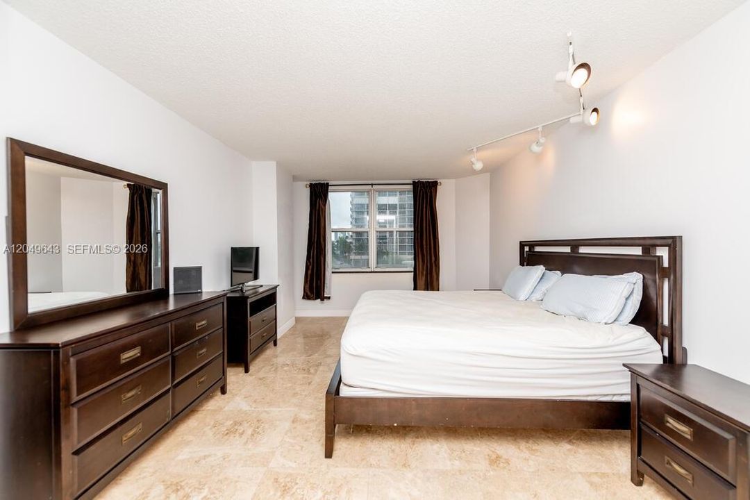 For Sale: $399,000 (3 beds, 2 baths, 1740 Square Feet)
