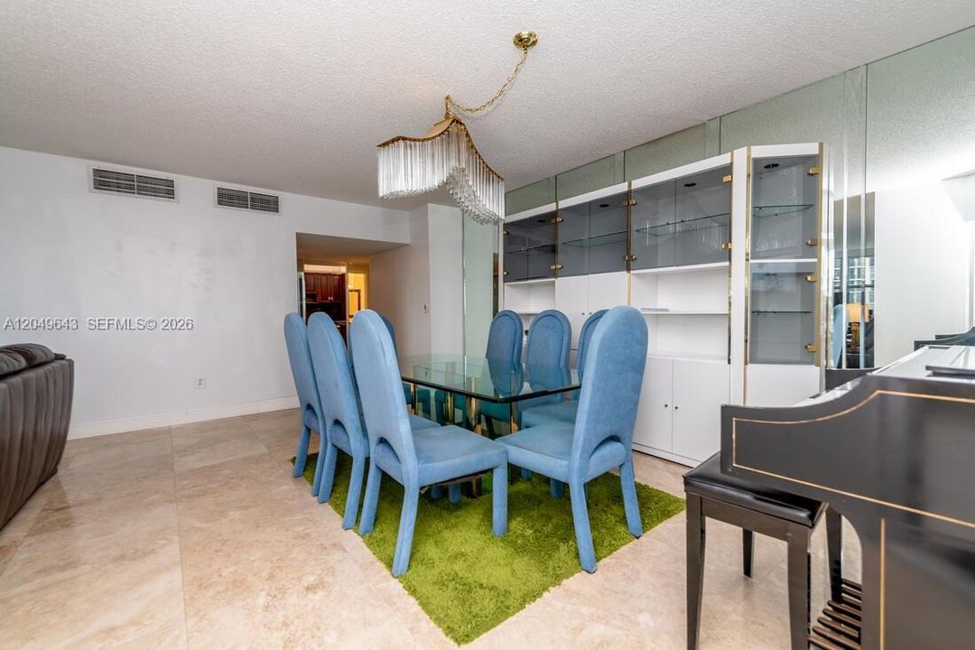 For Sale: $399,000 (3 beds, 2 baths, 1740 Square Feet)