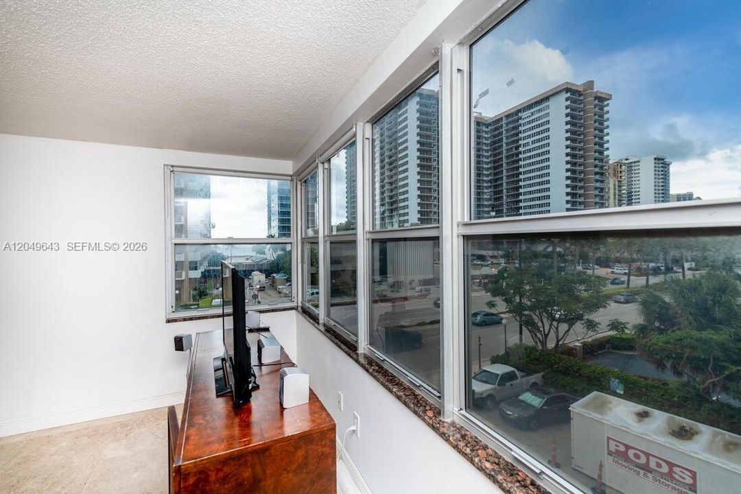 For Sale: $399,000 (3 beds, 2 baths, 1740 Square Feet)