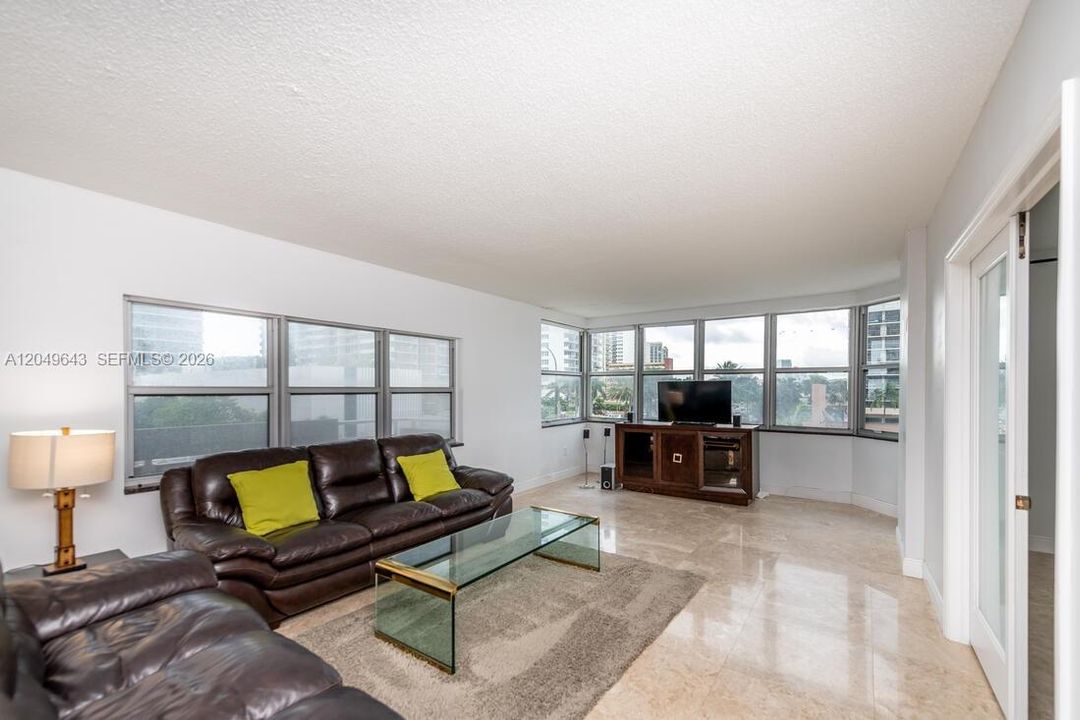 For Sale: $399,000 (3 beds, 2 baths, 1740 Square Feet)