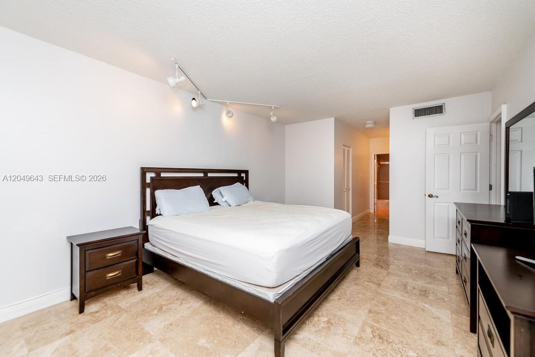 For Sale: $399,000 (3 beds, 2 baths, 1740 Square Feet)