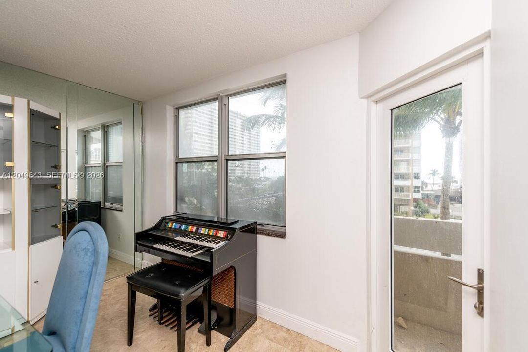For Sale: $399,000 (3 beds, 2 baths, 1740 Square Feet)