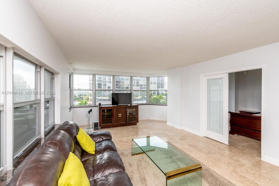 For Sale: $399,000 (3 beds, 2 baths, 1740 Square Feet)