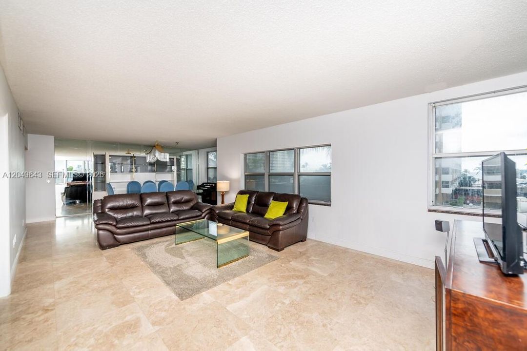 For Sale: $399,000 (3 beds, 2 baths, 1740 Square Feet)