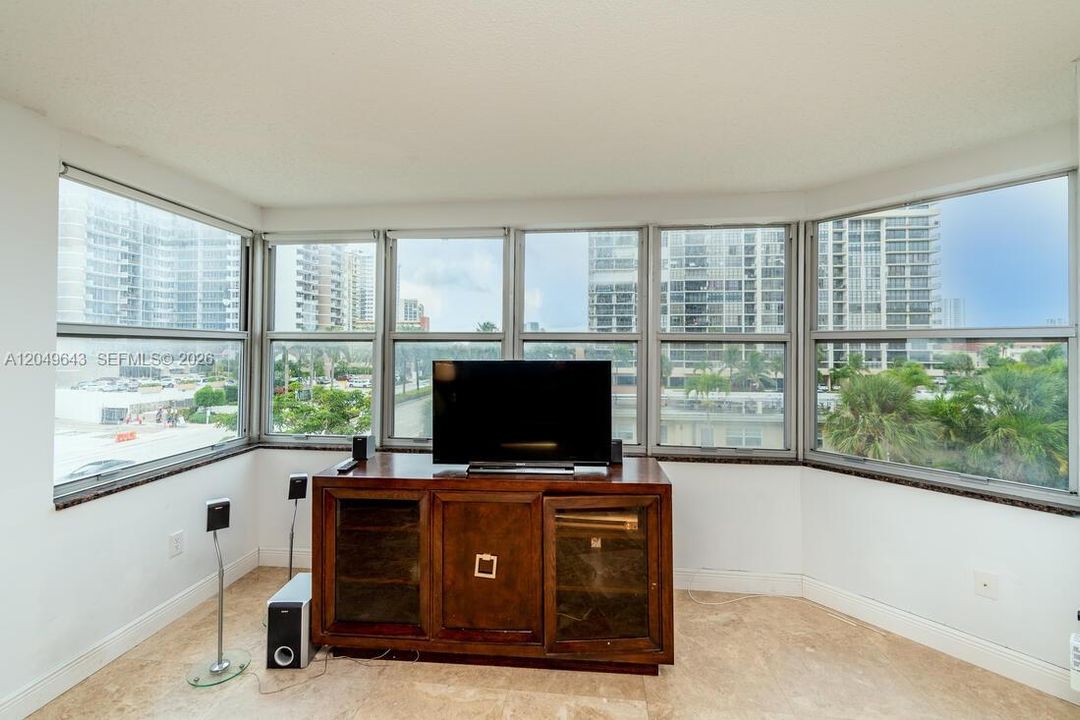 For Sale: $399,000 (3 beds, 2 baths, 1740 Square Feet)
