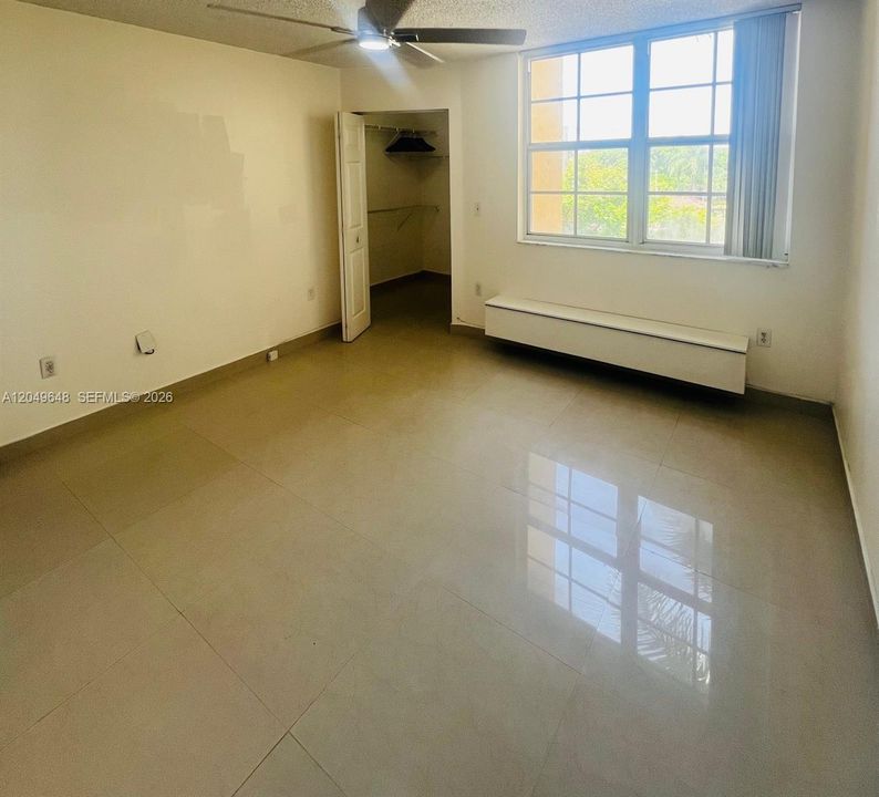 For Sale: $349,000 (1 beds, 1 baths, 730 Square Feet)