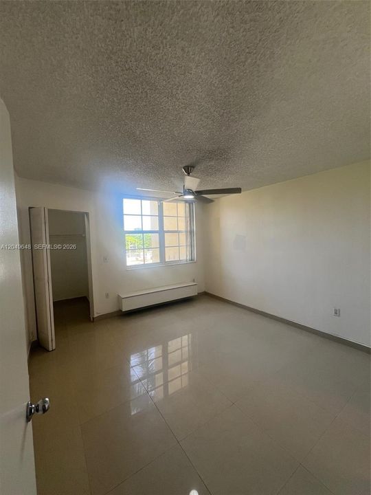 For Sale: $349,000 (1 beds, 1 baths, 730 Square Feet)