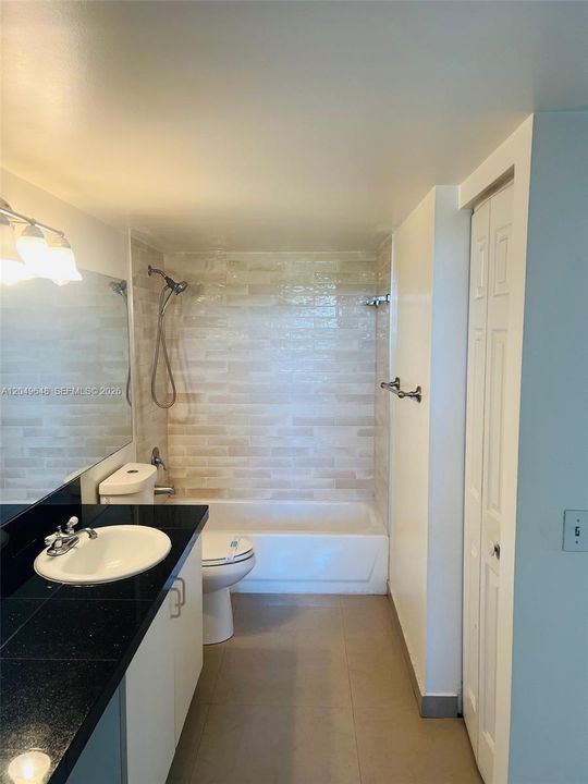 For Sale: $349,000 (1 beds, 1 baths, 730 Square Feet)