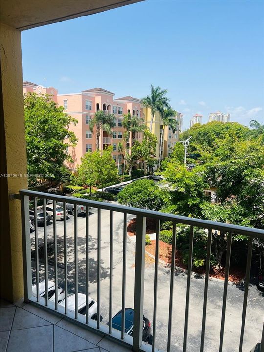 For Sale: $349,000 (1 beds, 1 baths, 730 Square Feet)