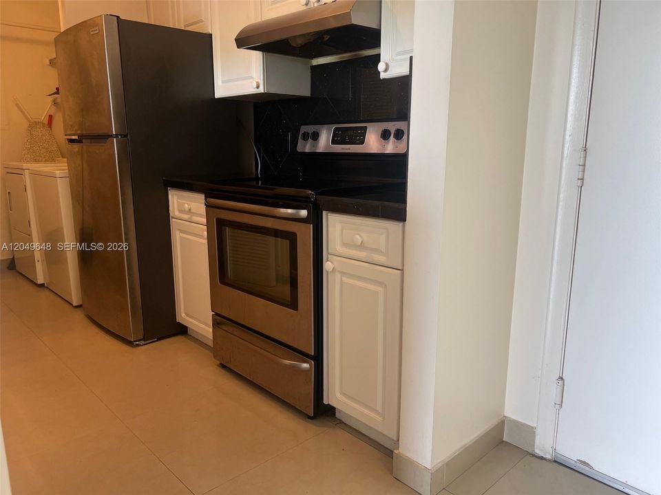 For Sale: $349,000 (1 beds, 1 baths, 730 Square Feet)