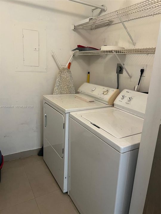 For Sale: $349,000 (1 beds, 1 baths, 730 Square Feet)