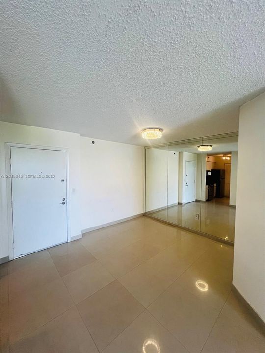 For Sale: $349,000 (1 beds, 1 baths, 730 Square Feet)
