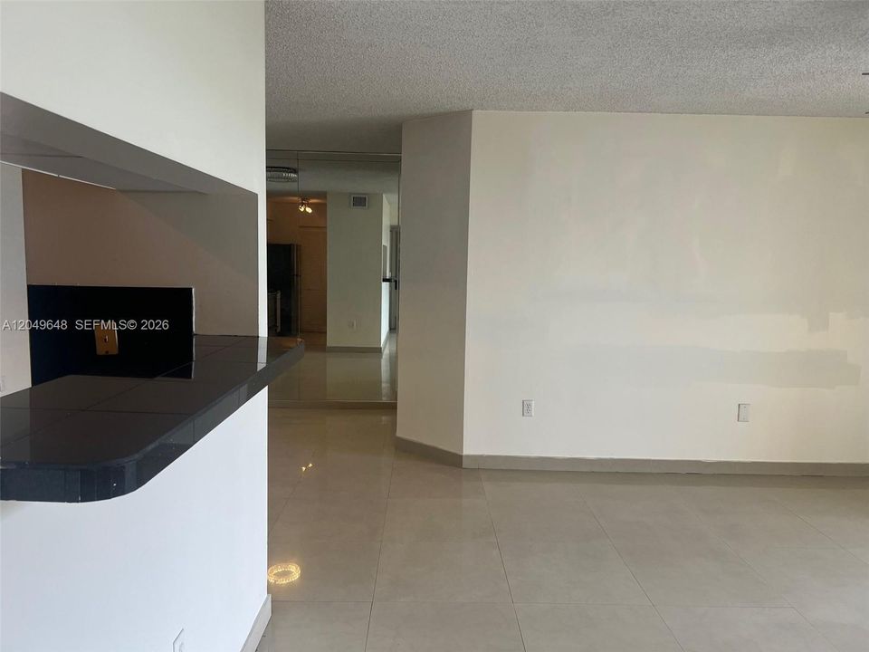 For Sale: $349,000 (1 beds, 1 baths, 730 Square Feet)