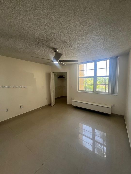 For Sale: $349,000 (1 beds, 1 baths, 730 Square Feet)