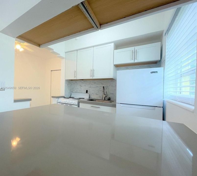 Active With Contract: $1,700 (0 beds, 1 baths, 438 Square Feet)