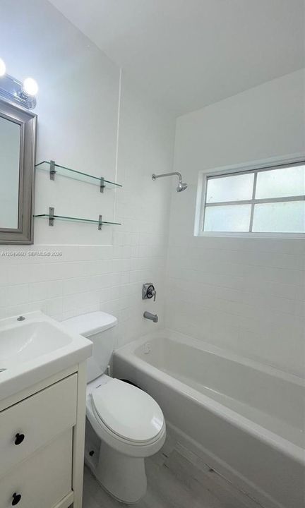 Active With Contract: $1,700 (0 beds, 1 baths, 438 Square Feet)