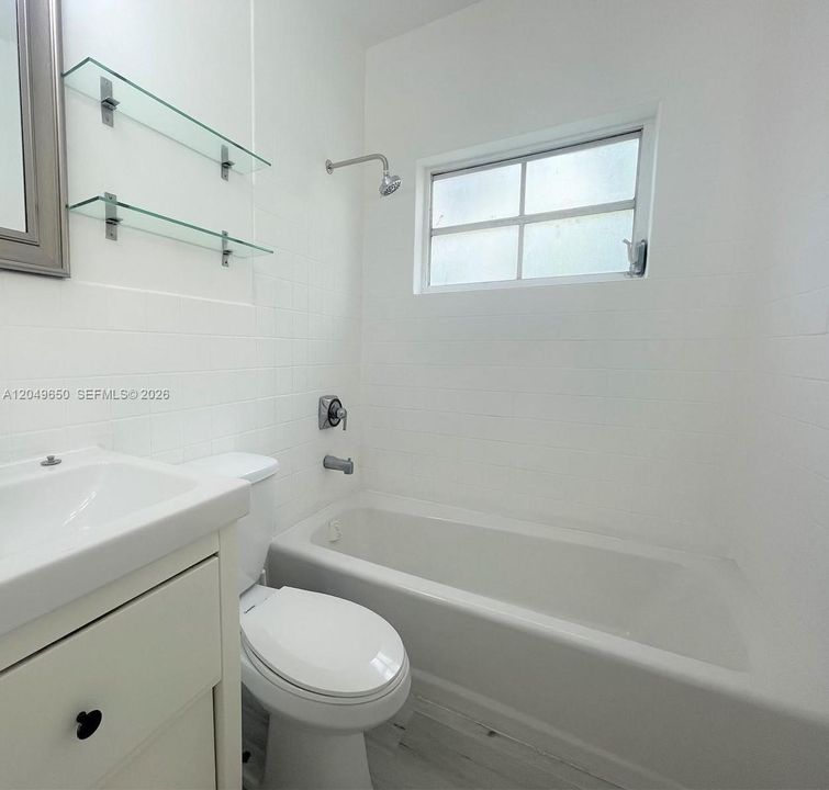 Active With Contract: $1,700 (0 beds, 1 baths, 438 Square Feet)