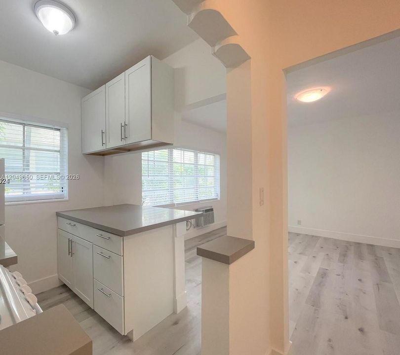 Active With Contract: $1,700 (0 beds, 1 baths, 438 Square Feet)