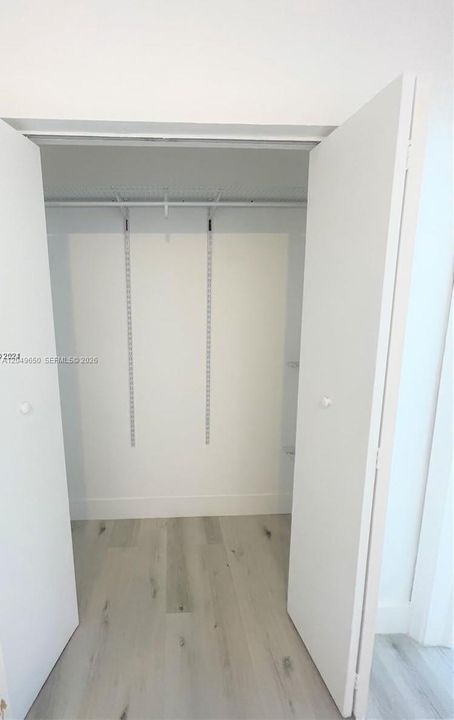 Active With Contract: $1,700 (0 beds, 1 baths, 438 Square Feet)